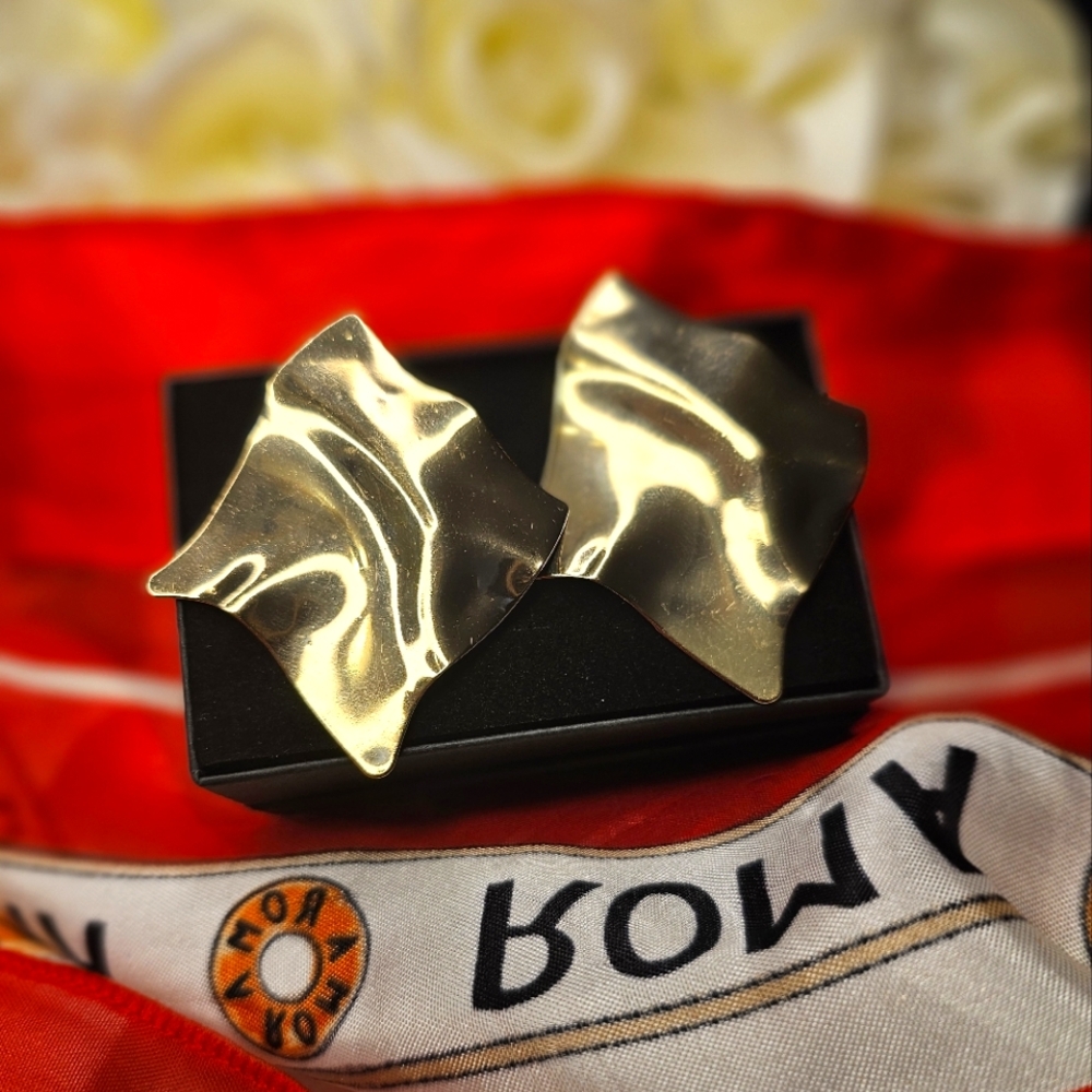 Vintage Gold Tone Wavy Earrings